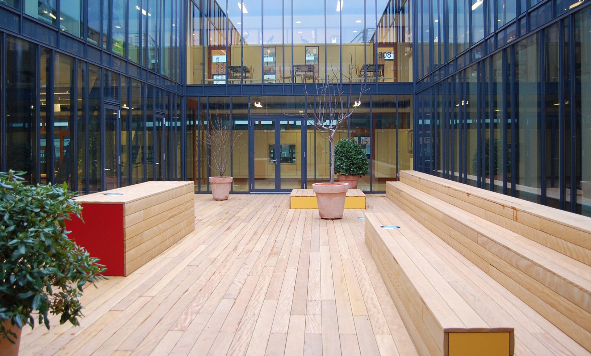 De Ontwerpwerkplaats, Gijs Niemeijer, Floor van Ditzhuyzen, Patio Lyceum Ypenburg, ontwerp publieke ruimte, ontwerp buitenruimte, ontwerp straatmeubilair, ontwerp patio , inrichting schoolplein, ontwerp buitenruimte school, ontwerp schoolplein, design public space, design schoolyard, urban design, gijs niemeijer, floor van ditzhuyzen