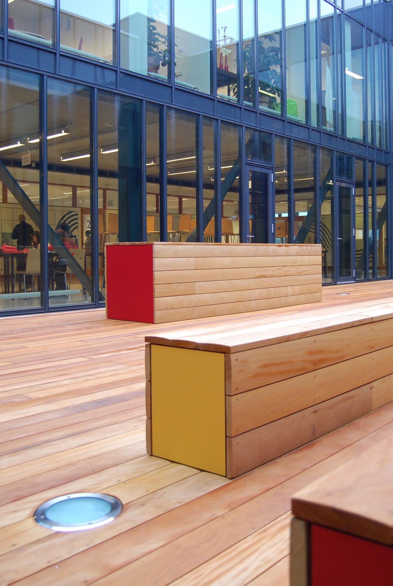 De Ontwerpwerkplaats, Gijs Niemeijer, Floor van Ditzhuyzen, Patio Lyceum Ypenburg, ontwerp publieke ruimte, ontwerp buitenruimte, ontwerp straatmeubilair, ontwerp patio , inrichting schoolplein, ontwerp buitenruimte school, ontwerp schoolplein, design public space, design schoolyard, urban design