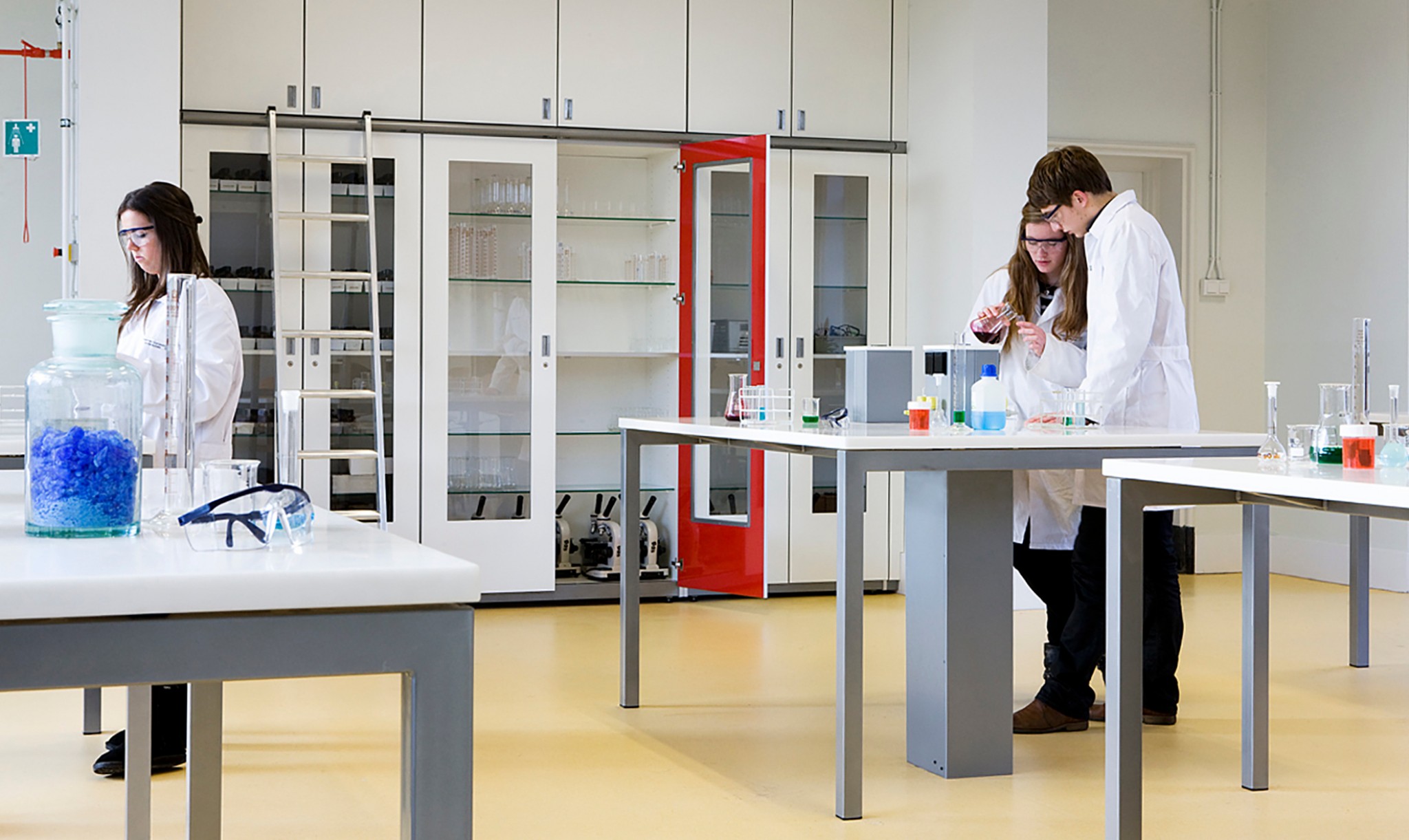 De Ontwerpwerkplaats, Gijs Niemeijer, Floor van Ditzhuyzen, Maerlant Lyceum, transformatie school, ontwerp interieur mediatheek, verbouwing school, ontwerp schoolmeubilair, meubelontwerp school, ontwerp Binask meubilair, ontwerp Science meubilair, transformatie school, ontwerp science lokaal, verbouwing school, ontwerp schoolmeubilair, meubelontwerp school, ontwerp Binask meubilair, ontwerp Science meubilair