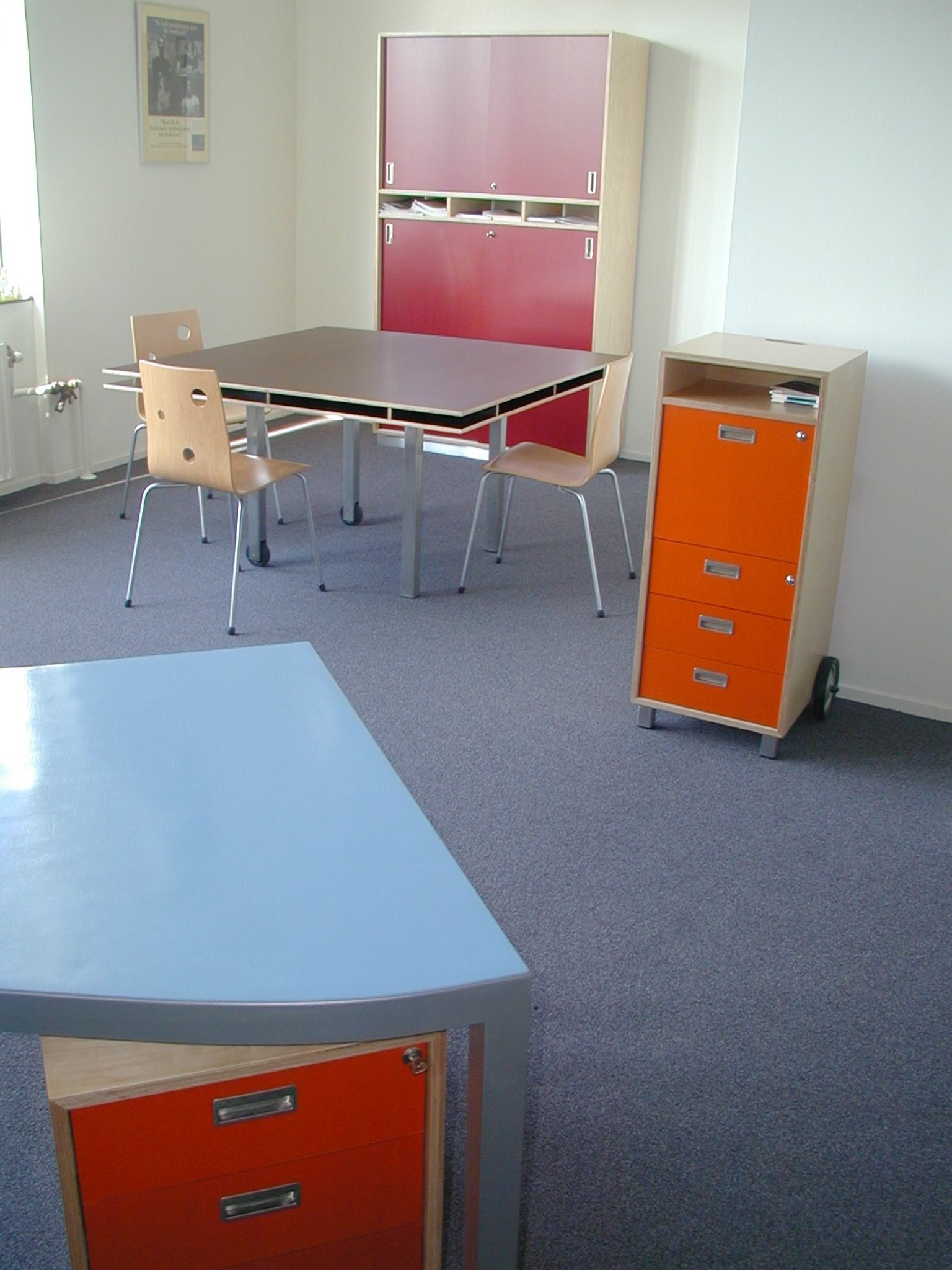 De Ontwerpwerkplaats, Gijs Niemeijer, Floor van Ditzhuyzen, Bureau Nationale Ombudsman, ontwerp kantoorinrichting, transformatie kantoorgebouw, interieur kantoor, ontwerp kantoormeubilair, Gijs Niemeijer, Floor van Ditzhuyzen, interieur nationale ombudsman, interieur ombudsman, garderobe, interieurontwerp, meubelontwerp, ontwerp balie, speciaal meubilair, inrichting kantoor