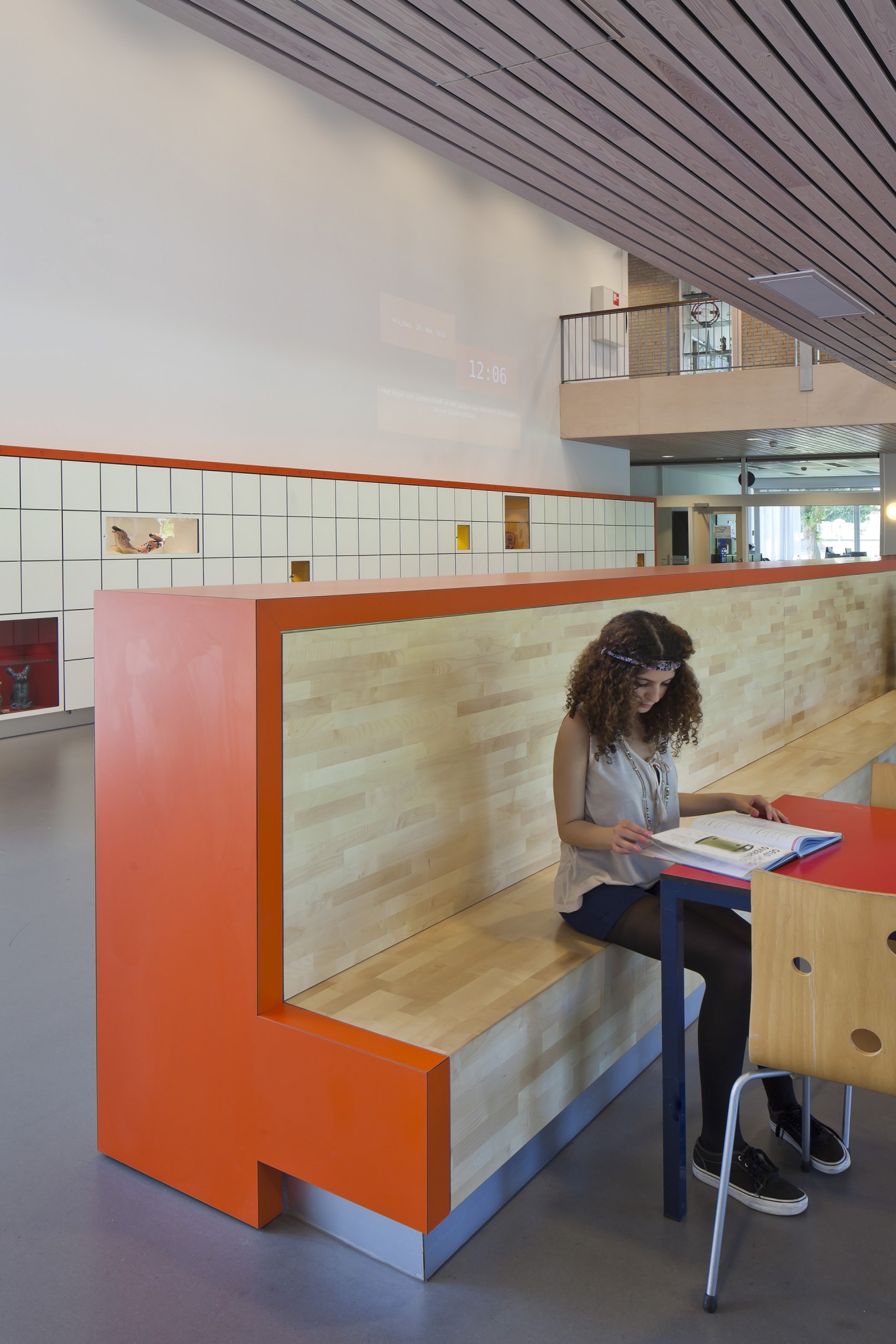 De Ontwerpwerkplaats, Gijs Niemeijer, Floor van Ditzhuyzen, Revitalisatie Rijswijks Lyceum, interieurarchitect school, verbouwing school, transformatie school, verbouwing Rijswijks Lyceum, ontwerp schoolmeublair, speciaal meubilair school, interieurontwerp school, interieurarchitect school, interieurarchitect rotterdam, interior design school, transformatie school, gijs niemeijer, floor van ditzhuyzen, ontwerp schoolmeubilair, ontwerp meubilair school