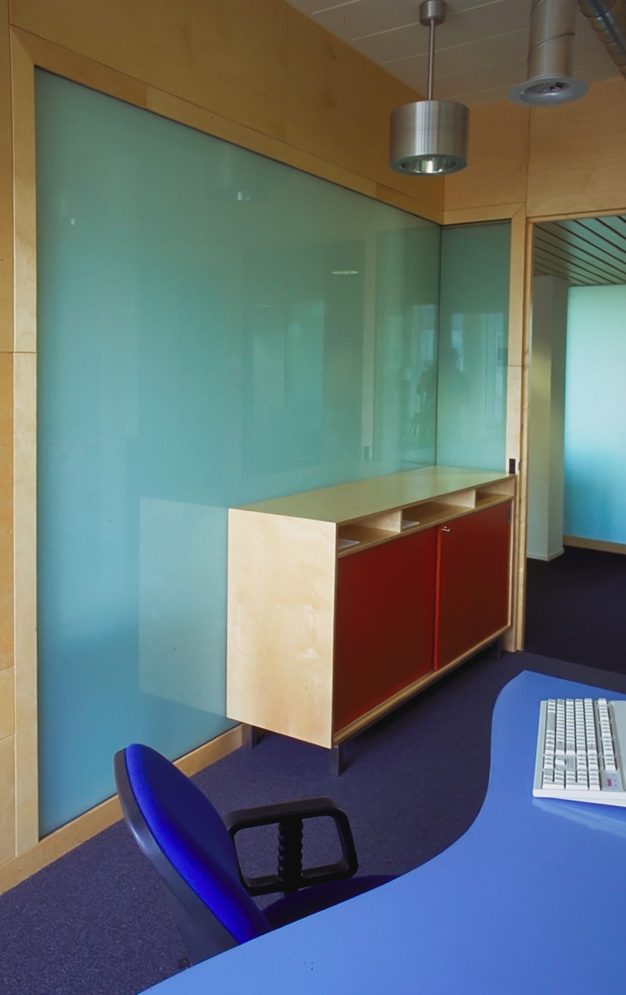De Ontwerpwerkplaats, Gijs Niemeijer, Floor van Ditzhuyzen, Bureau Nationale Ombudsman, ontwerp kantoorinrichting, transformatie kantoorgebouw, interieur kantoor, ontwerp kantoormeubilair, Gijs Niemeijer, Floor van Ditzhuyzen, interieur nationale ombudsman, interieur ombudsman, interieurontwerp den haag, meubelontwerp rotterdam, ontwerp balie, ontwerp speciaal meubilair, gijs niemeijer, floor van ditzhuyzen