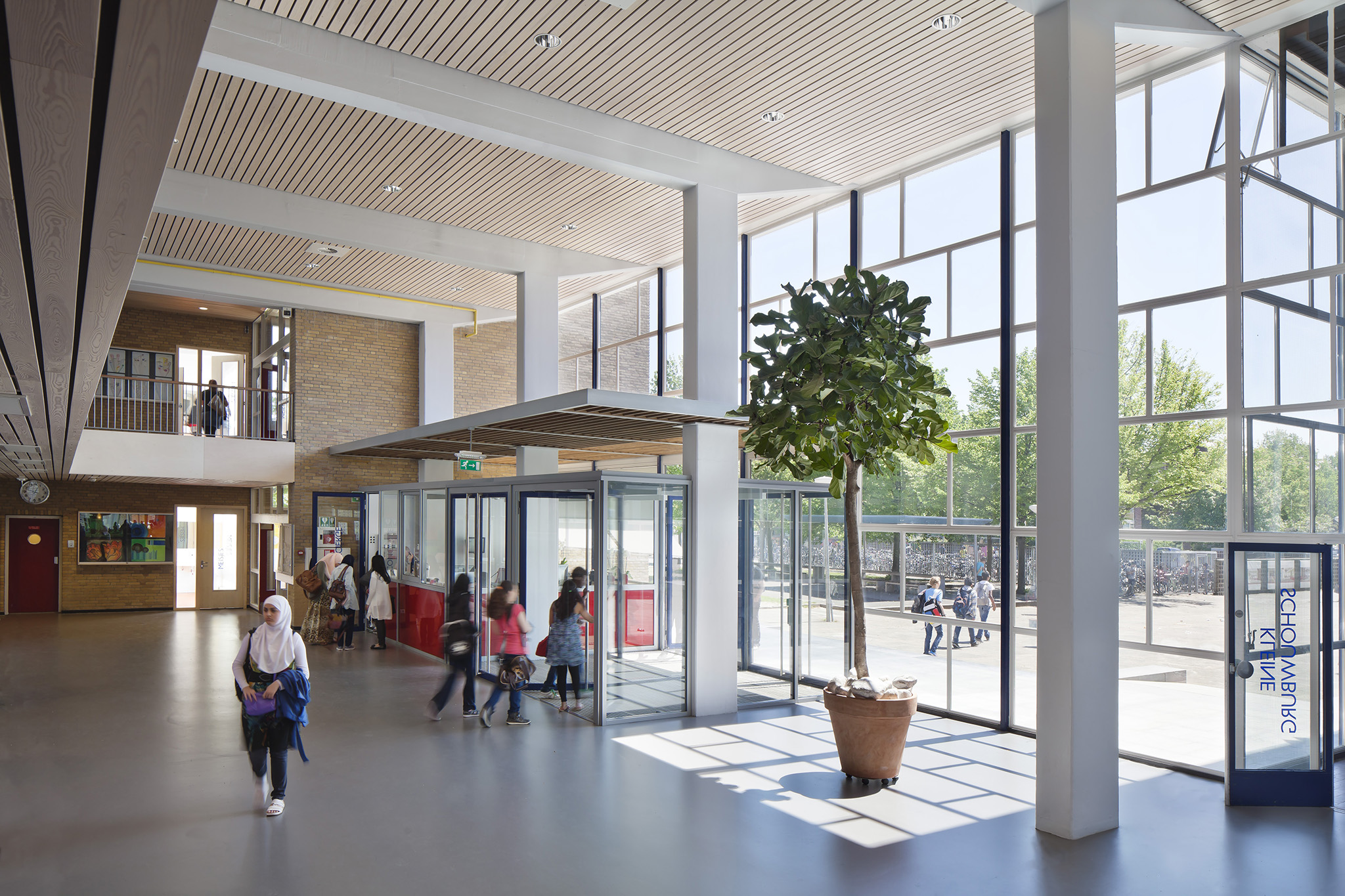 De Ontwerpwerkplaats, Gijs Niemeijer, Floor van Ditzhuyzen, Revitalisatie Rijswijks Lyceum, interieurarchitect school, verbouwing school, transformatie school, verbouwing Rijswijks Lyceum, ontwerp schoolmeublair, speciaal meubilair school, Rijswijks Lyceum, interieurarchitect school, verbouwing school, architect school, verbouwing Rijswijks Lyceum, lockers, locker meubilair, speciaal meubilair scholen, gijs niemeijer, Floor van Ditzhuyzen