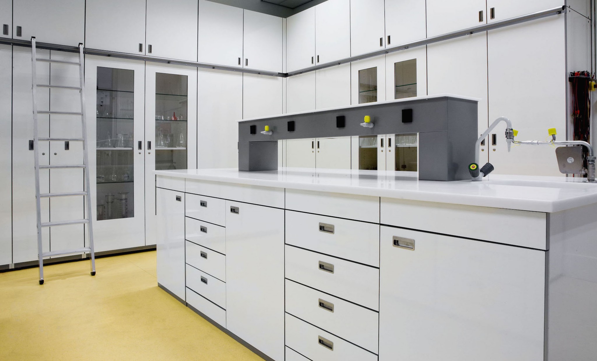 De Ontwerpwerkplaats, Gijs Niemeijer, Floor van Ditzhuyzen, Practicum meubilair, ontwerp speciaal meubilair scholen, ontwerp BINASK-meubilair, ontwerp technisch meubilair, ontwerp laboratorium meubilair, practicum meubilair , speciaal meubilair scholen, BINASK-meubilair