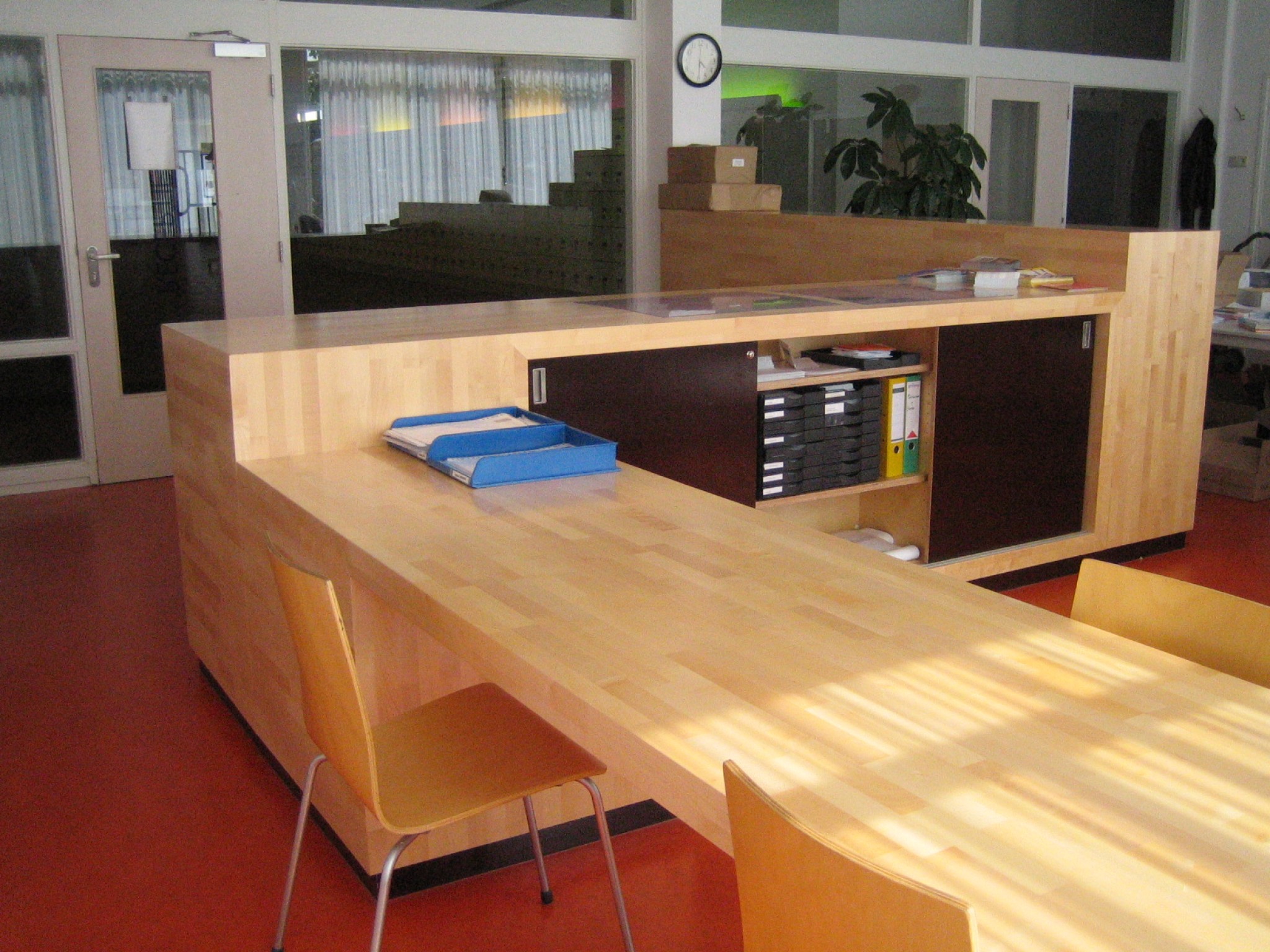 De Ontwerpwerkplaats, Gijs Niemeijer, Floor van Ditzhuyzen, Westvleugel Rijswijks Lyceum, Rijswijks Lyceum, interieurarchitect school, verbouwing school, transformatie school, verbouwing Rijswijks Lyceum, balie, Rijswijks Lyceum, frontoffice, interieurontwerp