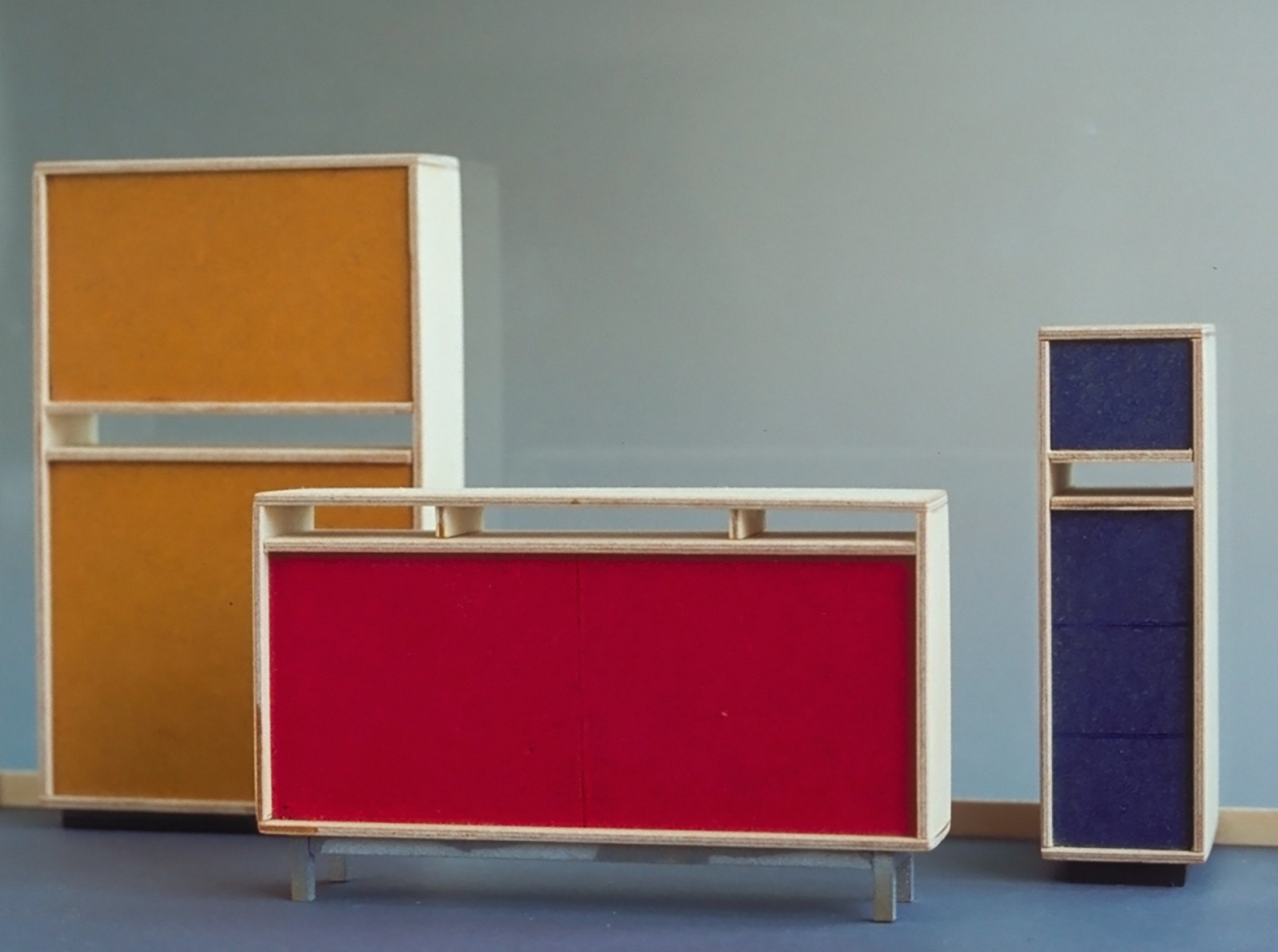 De Ontwerpwerkplaats, Gijs Niemeijer, Floor van Ditzhuyzen, Bureau Nationale Ombudsman, ontwerp kantoorinrichting, transformatie kantoorgebouw, interieur kantoor, ontwerp kantoormeubilair, Gijs Niemeijer, Floor van Ditzhuyzen, interieur nationale ombudsman, interieur ombudsman, garderobe, interieurontwerp, meubelontwerp, ontwerp balie, speciaal meubilair